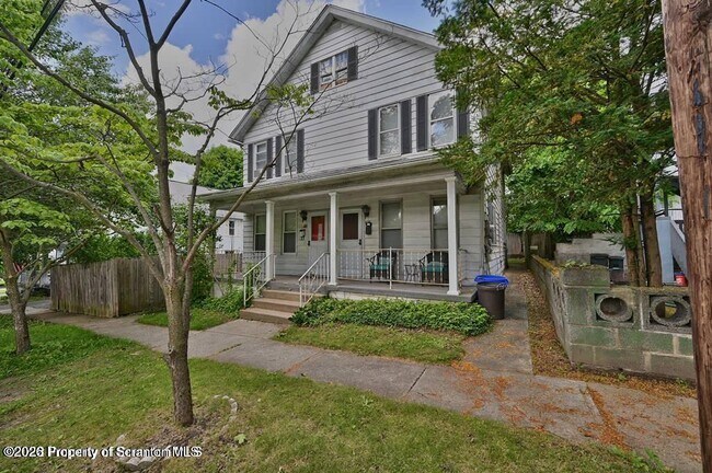 Building Photo - 819 Delaware St