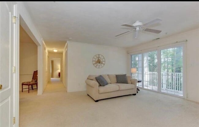 Building Photo - 900 Charnell Dr Unit #202