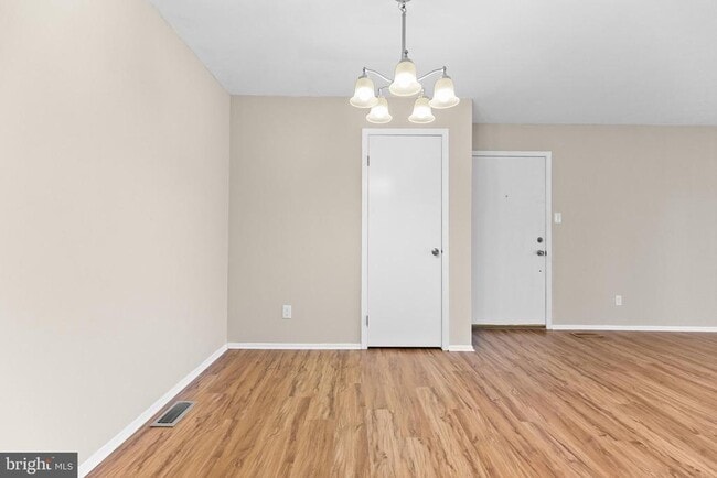 Building Photo - 705 Woodhollow Dr