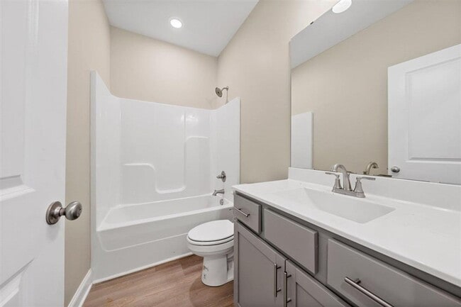 Photo - 2755 Cedrus Ave