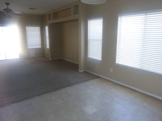 Photo - Great 4 bdrm in Johnson Ranch-San Tan Valley
