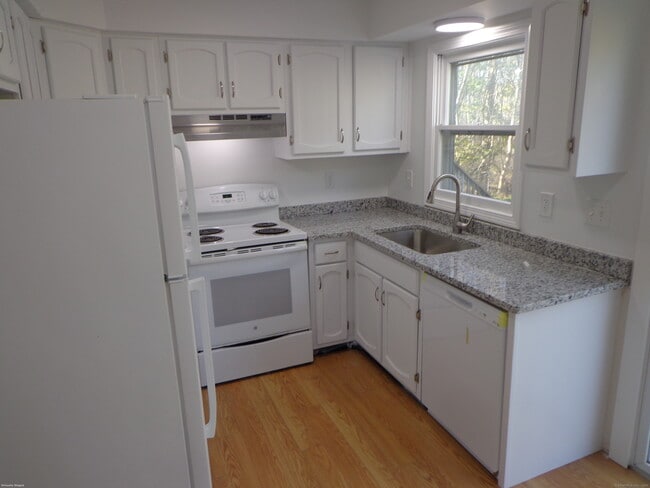 Photo - 83b N High St