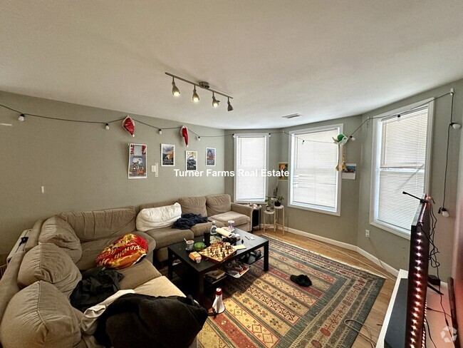 Building Photo - 110 Chester St Unit 1 Rental