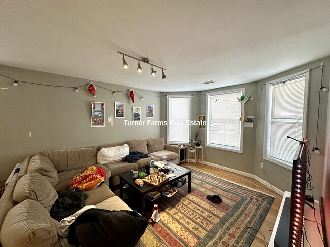 Photo - 110 Chester St Apartments Unit 1