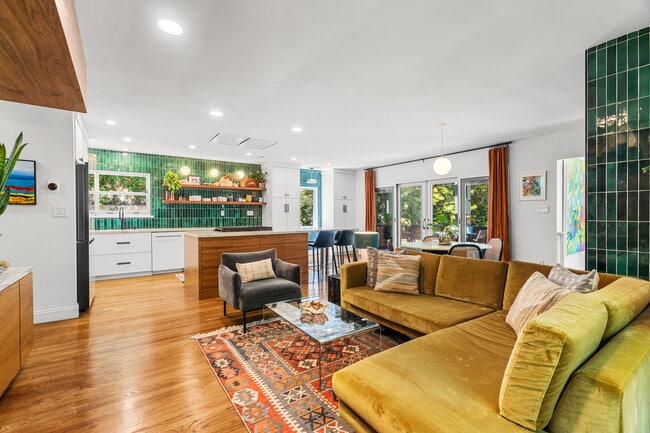 Building Photo - 10275 Oletha Ln