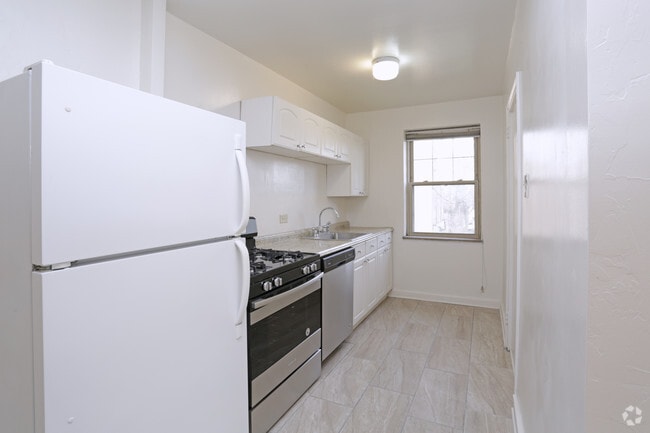 3BR The Royal Plaza 5506 5th Avenue - Kitchen