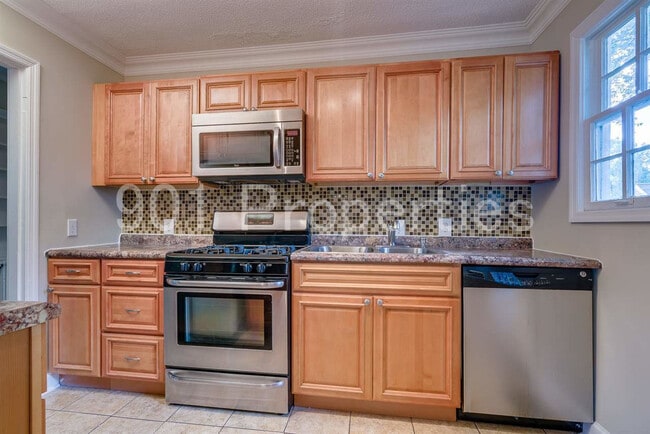 Photo - 81 S Larchmont Dr