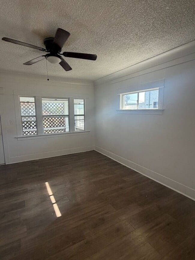 Photo - 833 W 42nd Pl Unidad 835 1/2