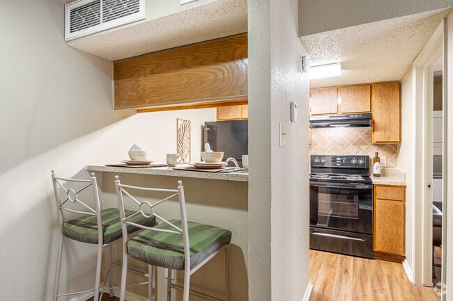 1BR, 1BA - 480SF - Kitchen