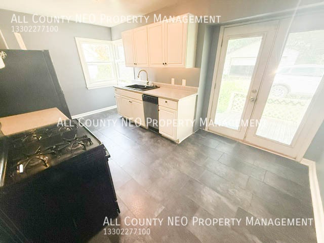 Photo - 1569 W Market St