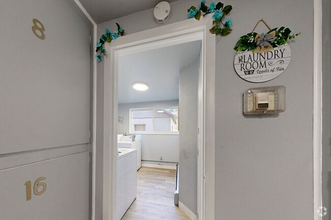 Cuarto de lavado - 10th Street Square Apartments