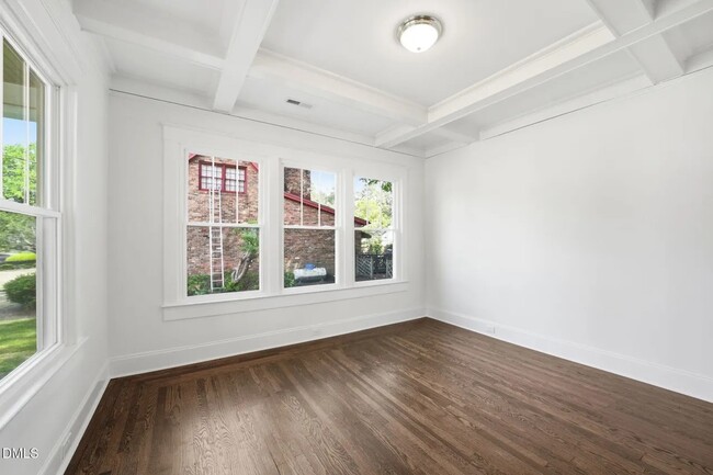 Photo - 611 W Pearsall St