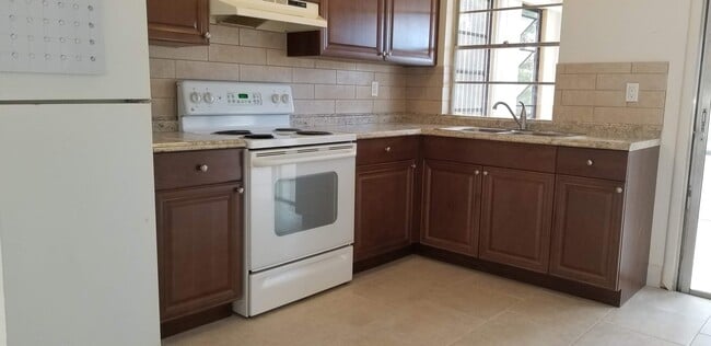 Photo - S. BISCAYNE & TAMIAMI TRAIL / 2 bedroom ho...