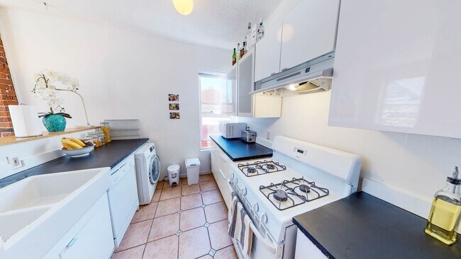 Photo - Architect-Designed 1BR in East Rock | Exposed Brick | Steps to Yale SOM Unidad 1