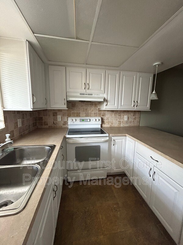 Building Photo - 215 Valencia Blvd Unit 111 Rental