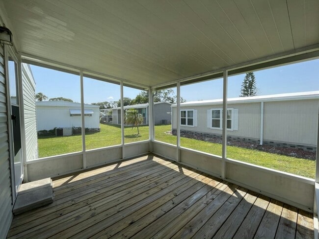 Photo - 757 Harbor Cir