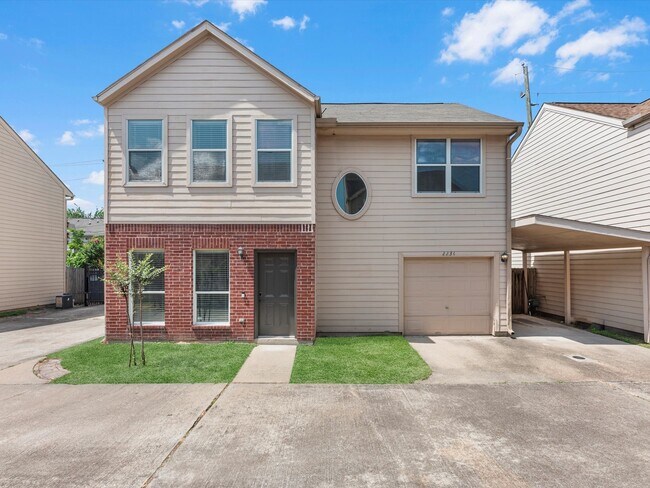 Photo - 2234 Naomi St