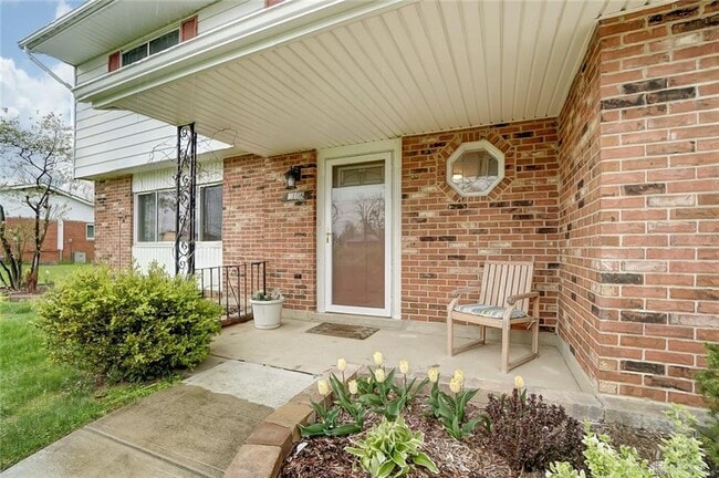 Building Photo - 2108 N Fairfield Rd