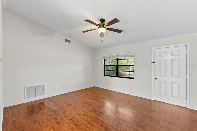 Photo - 723 Pent St