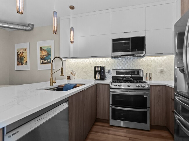 Photo - 1645 W School St Unit 409