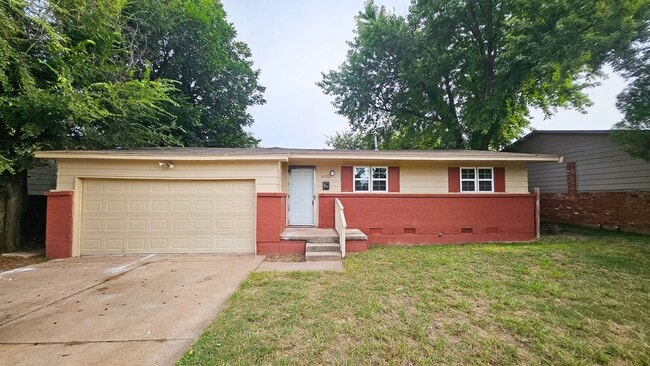 Building Photo - Beautifully Renovated 4 Bed