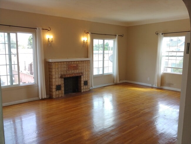 Living room - 649 N Harper Ave Unit 649 N. Harper Ave