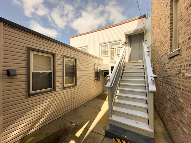 Photo - 3650 W George St Apartments Unit 2R