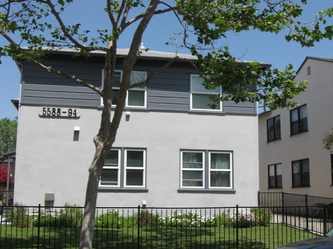 Front of building - 5592 Kinston Ave Unit 5592