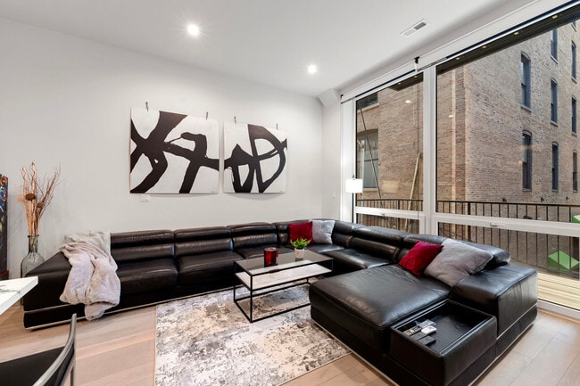 318 W Grand Ave Unit SI ID1244920P