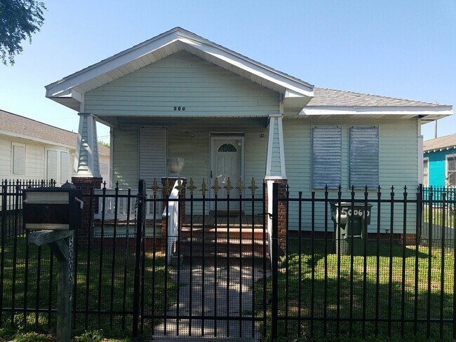 Building Photo - RL14  5006 P Unit RL14 5006 P Front Rental