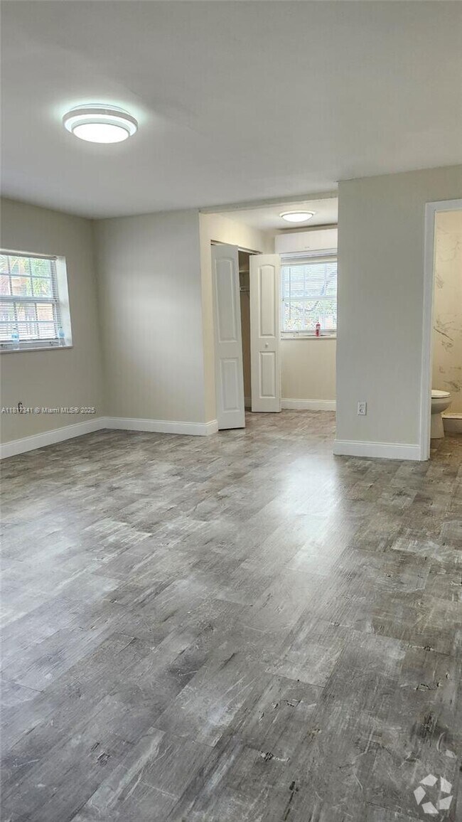 Building Photo - 3230 NW 14th St Unit A Rental