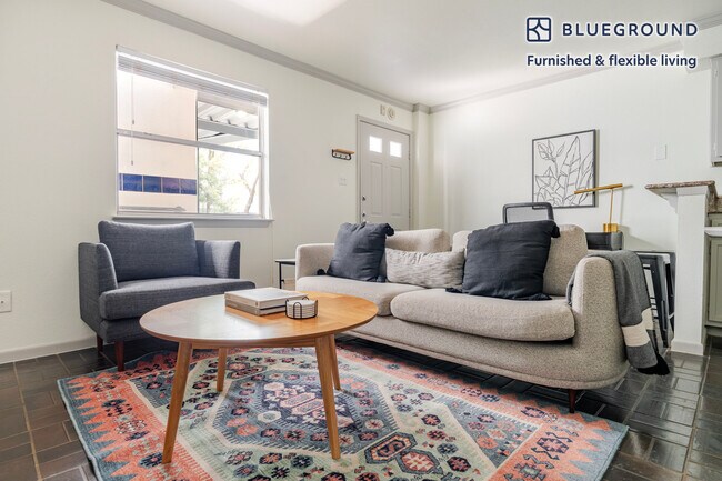 Building Photo - 301 E 4th St Rental