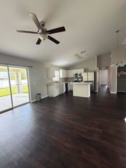 Photo - 581 NW Goldcoast Ave