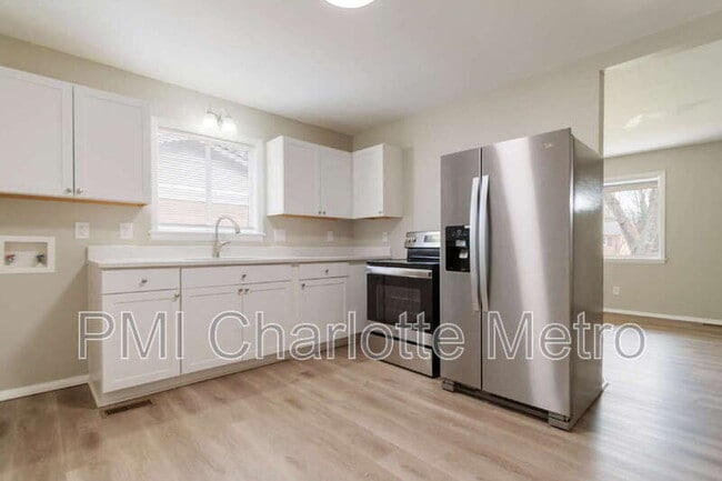 Photo - 4717 Monmouth Dr