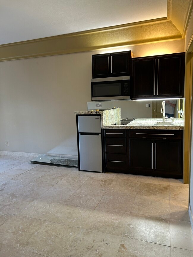 Kitchen - 34545 Linda Rosea Rd Unidad Harris Ranch Quest Suite