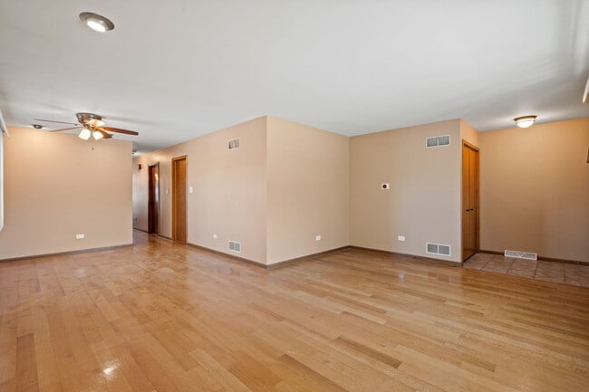 Photo - 2333 N Trumbull Ave