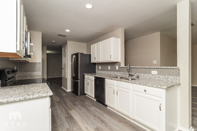 Photo - 3233 Sunshine Way