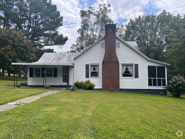 Building Photo - Beautiful country home located close to th...