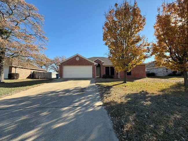 Building Photo - 3 Bedroom, 2 Bathroom Home in Lindale!