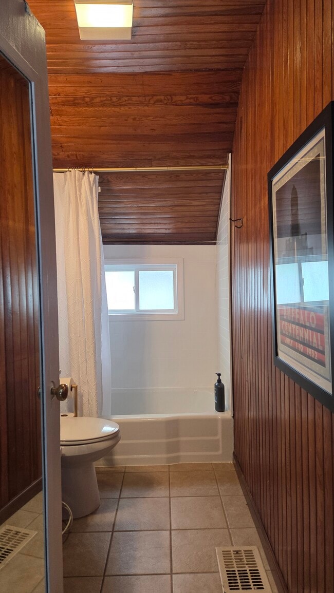 Photo - 562 Richmond Ave Unidad Studii