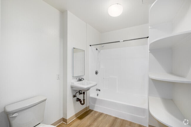 Studio - 370SF - Bathroom