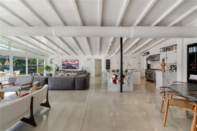 Photo - 270 Island Dr