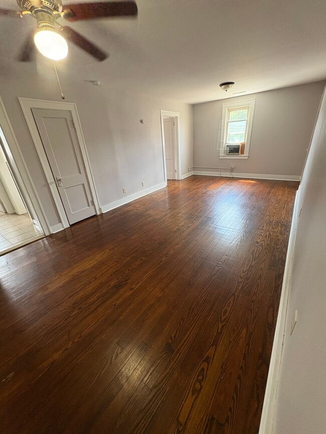 Building Photo - Maple1511-1513 Unit 1511 Maple  102 Rental