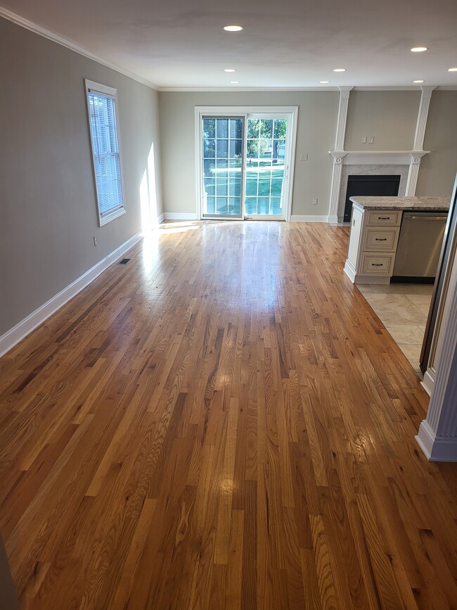 Building Photo - 36 W Hanover Ave Unit A