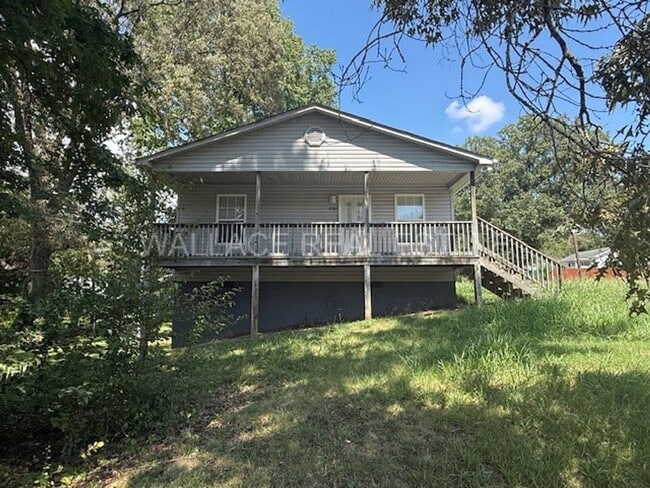 Building Photo - SOUTH KNOX CHARMER ... 2 BEDROOM AND 1 BATH Rental