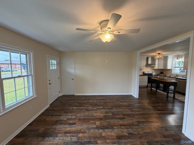 Photo - 814 Frost St SW