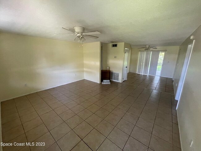 Photo - 897 Levitt Pkwy