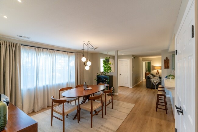 Photo - 1304 Palomar Pl