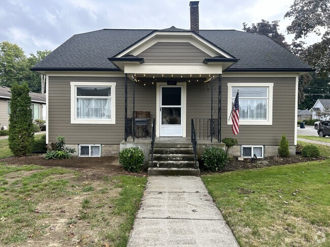 Building Photo - 817 Grover St Rental