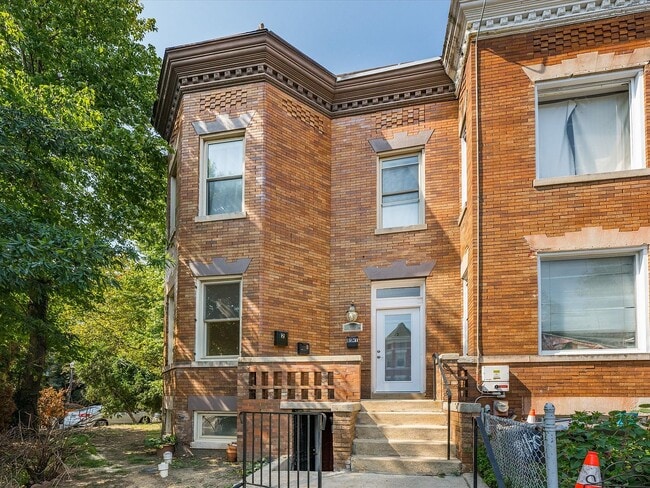 Exterior - 3002 11th St NW Unit Apt 2